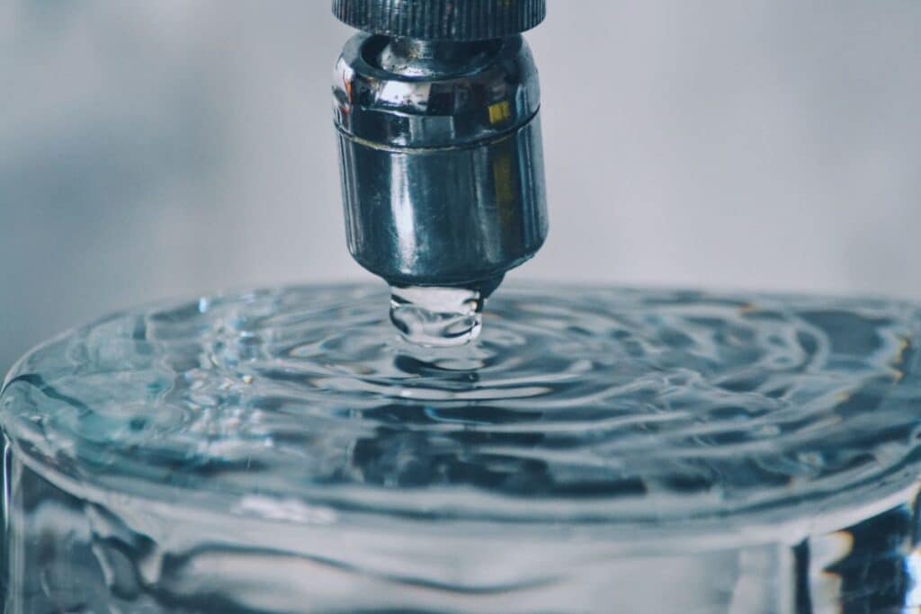 Woda destylowana: Czystość i bezpieczeństwo